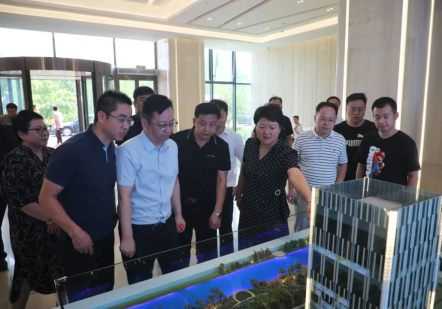 太原尖草坪区：刘锦春实地调研项目建设和招商引资工作