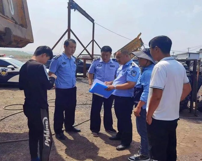 山西昔阳县公安局副局长王宏深入李家庄辖区开展流动人口“大排查、大起底”工作