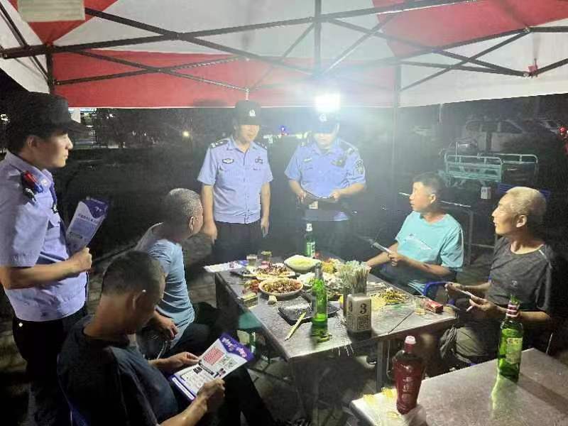 打防并举当好平安“守夜人”  西安警方展开夏夜治安巡查宣防第七次集中统一行动