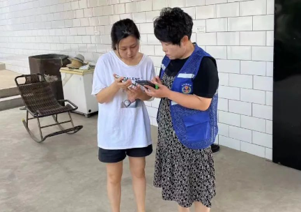 山西文水县中舍村：看网格员唐翠萍的基本功