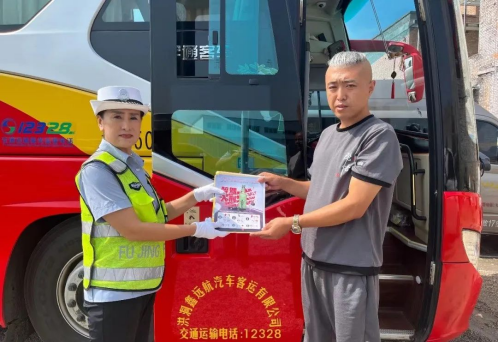 临汾公安交警走进辖区客运企业开展交通安全警示教育活动