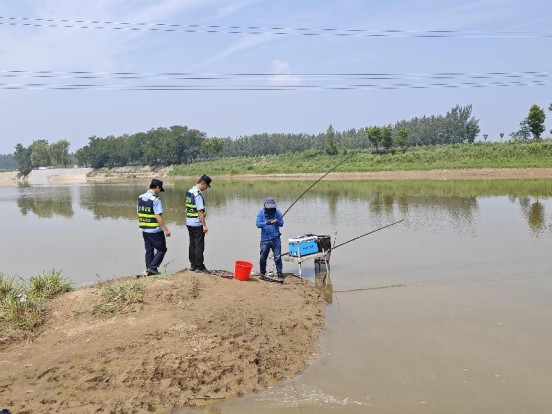山西介休公安义安所：对辖区汾河沿岸进行全面巡查