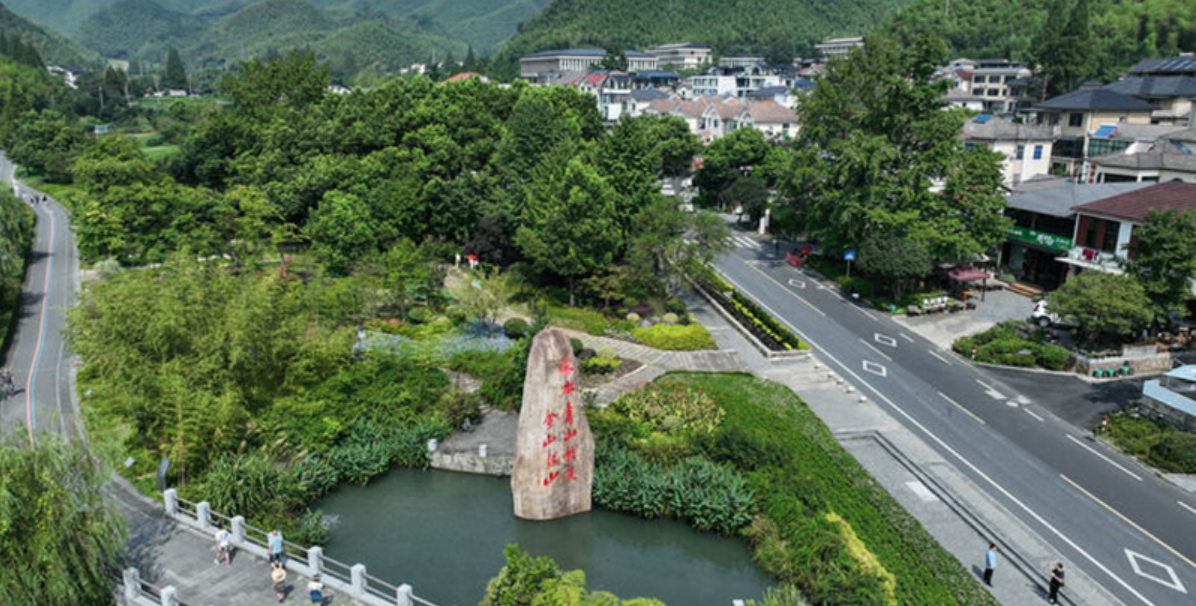 【央视快评】做绿水青山就是金山银山理念的积极传播者和模范践行者