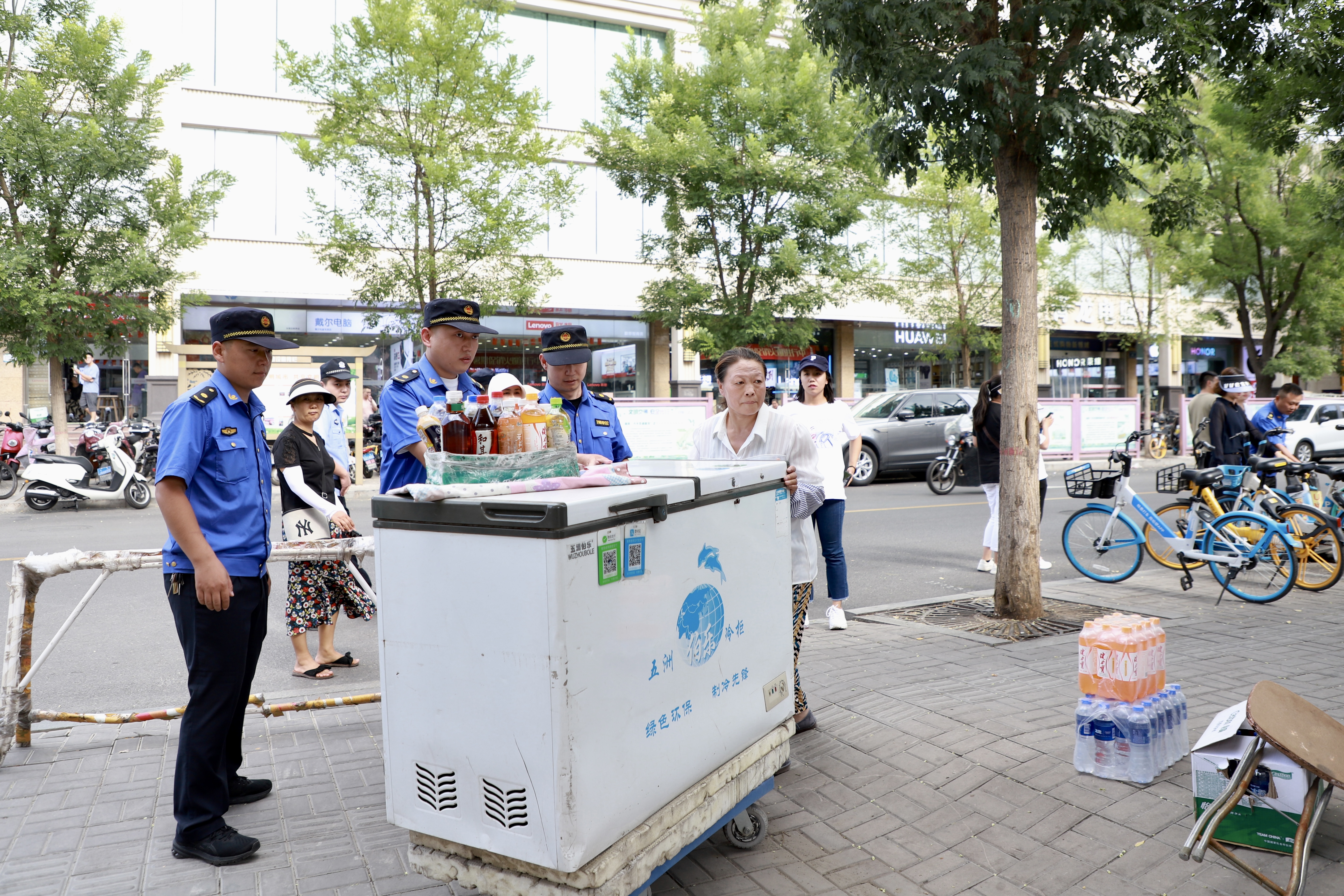 太原小店区开展重点商圈周边整治专项行动