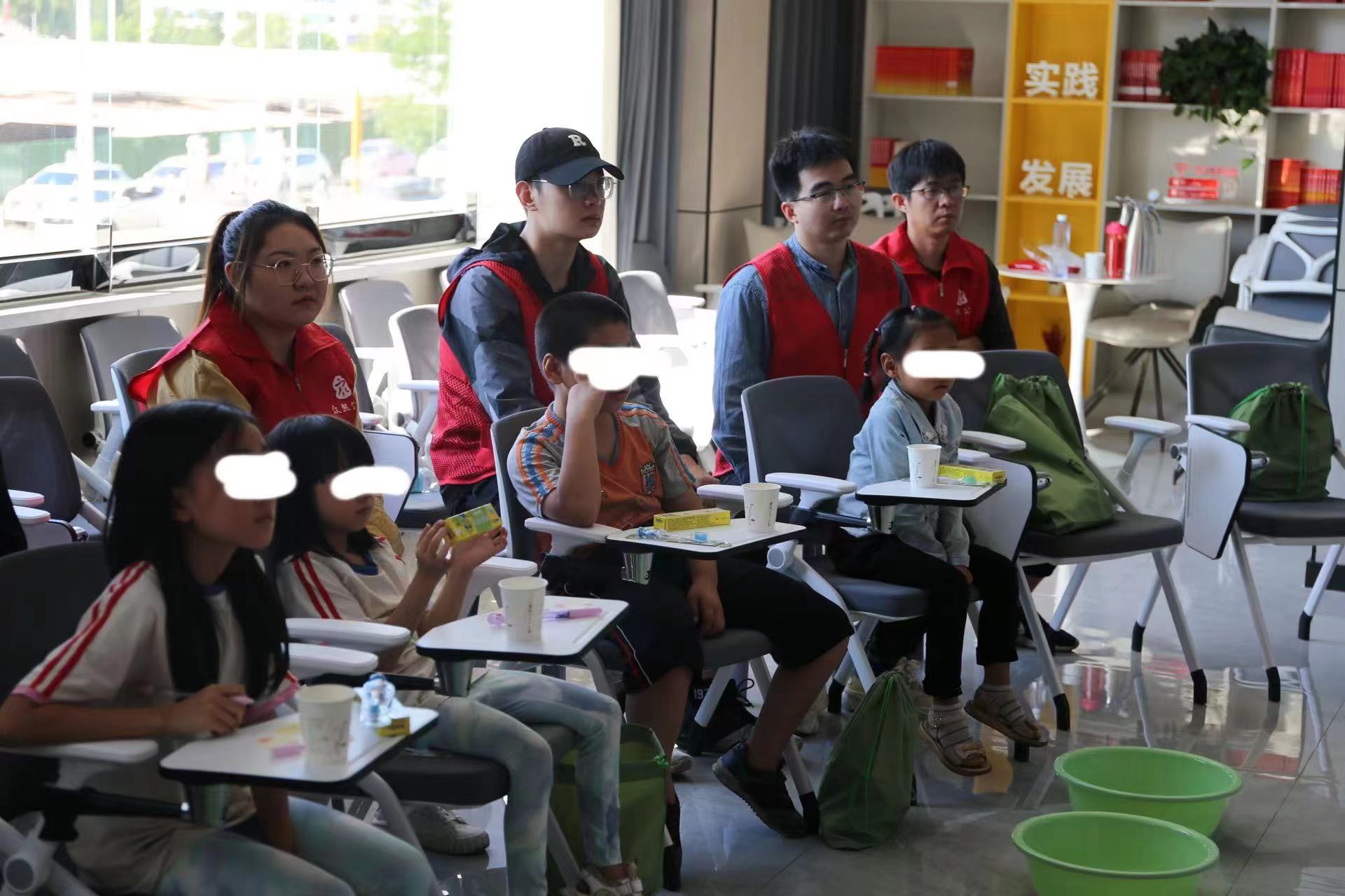 太原古交市东曲街道：为偏远地区困境儿童送上清洁卫生包