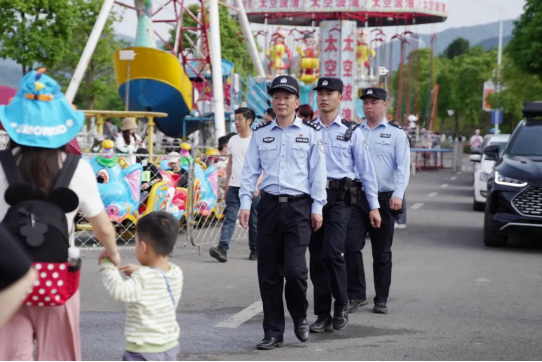 打造“生态警务” 有景更有“警” ——福建古田翠屏湖派出所做优服务 护航景区平安