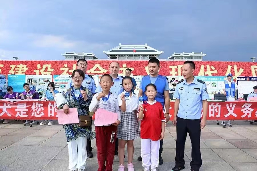 太原警方首次开放领养收容犬