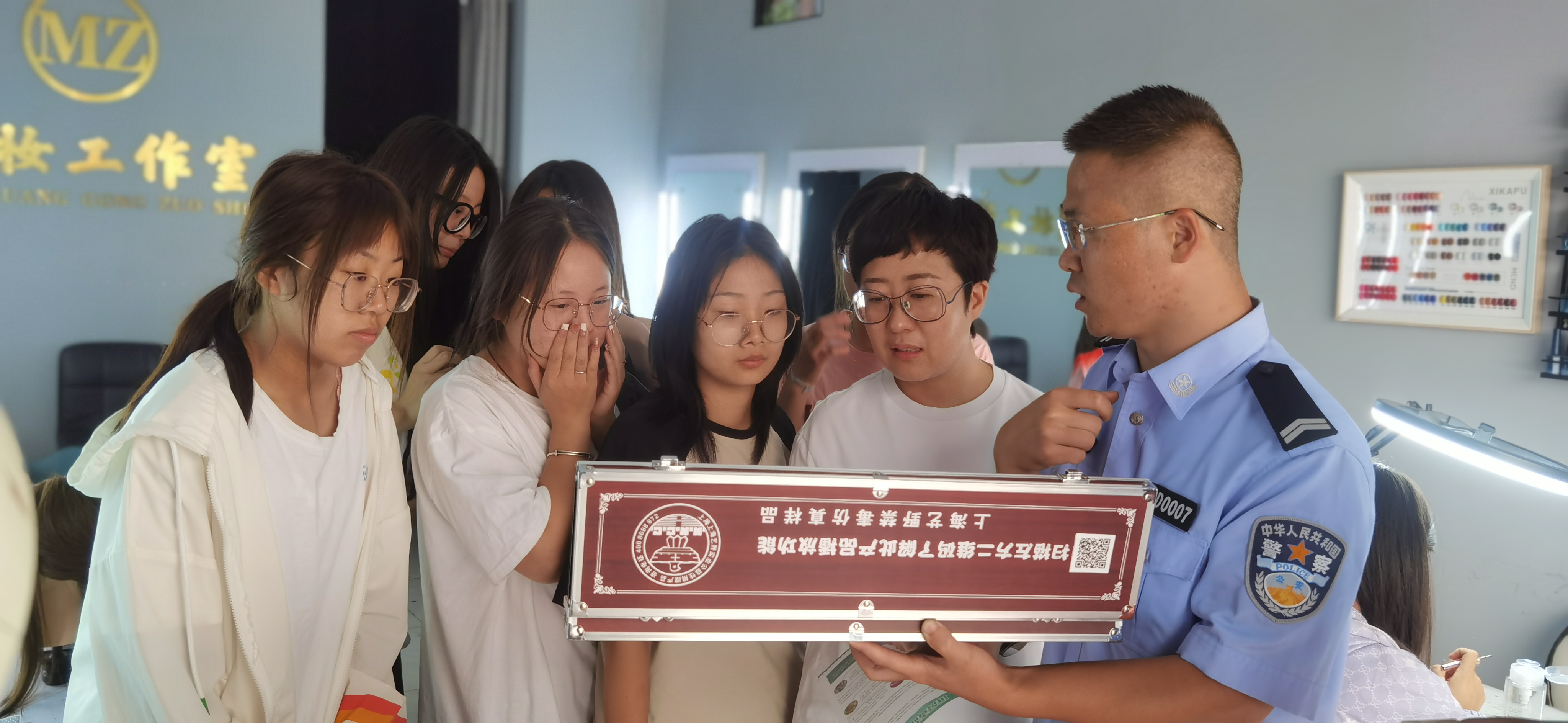 山西介休公安禁毒大队：深入街边商铺开展禁毒宣传