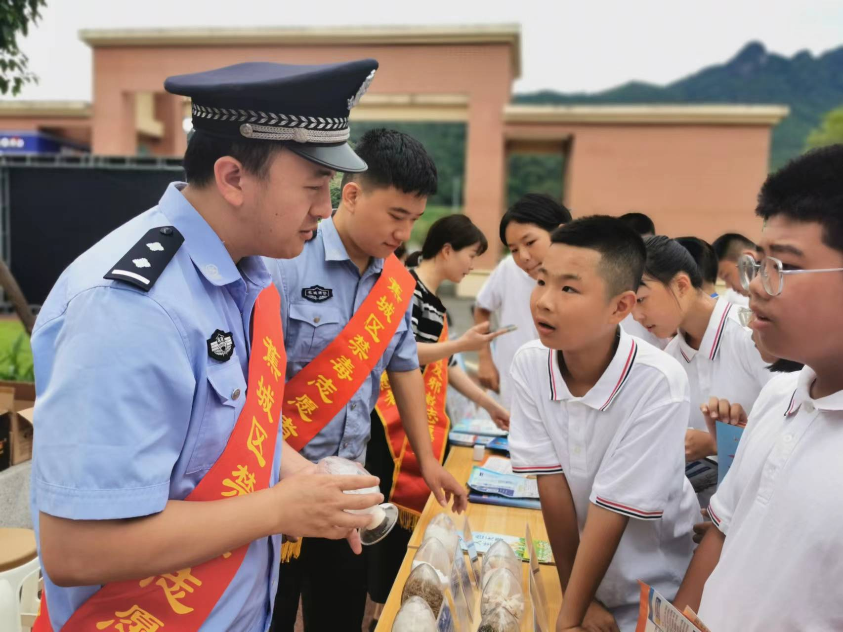 福建宁德公安：禁毒宣传进校园 讲好开学第一课