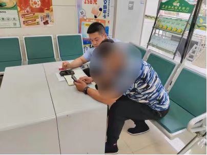 山西介休公安龙凤所：及时劝阻为挽损，诈骗套路需谨慎