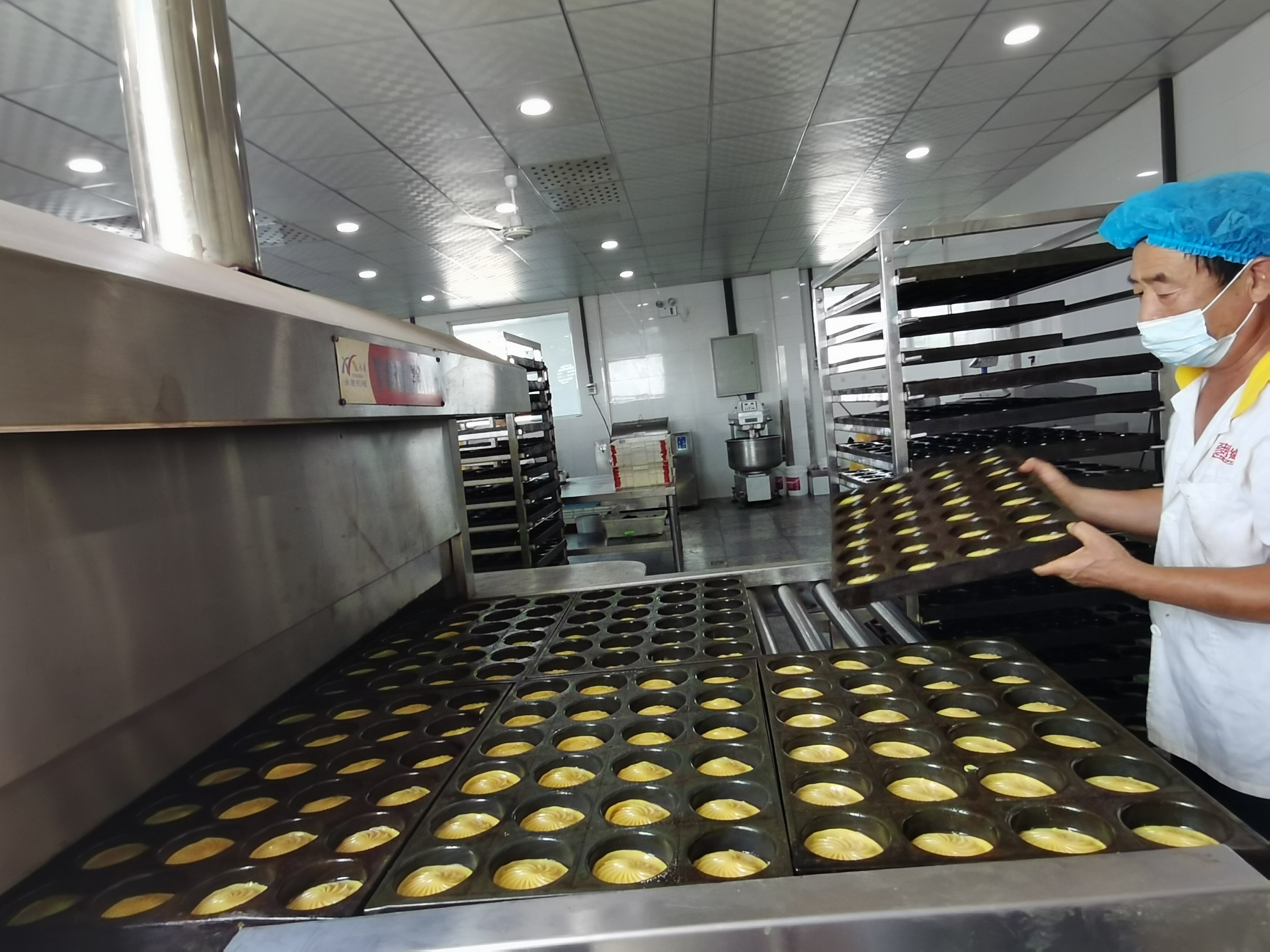 华维食品：月饼生产迎旺季  提质提量不提价