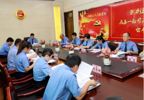 长治潞城区人民检察院召开党组理论学习中心组（扩大）会