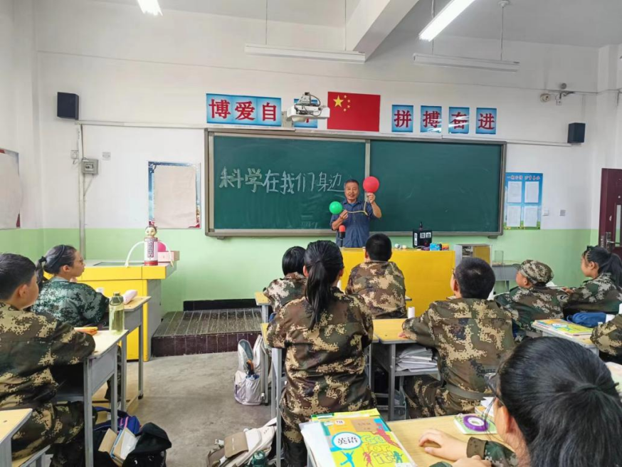 播撒科学种子  点亮科技梦想——太原尖草坪区最美科技工作者在行动