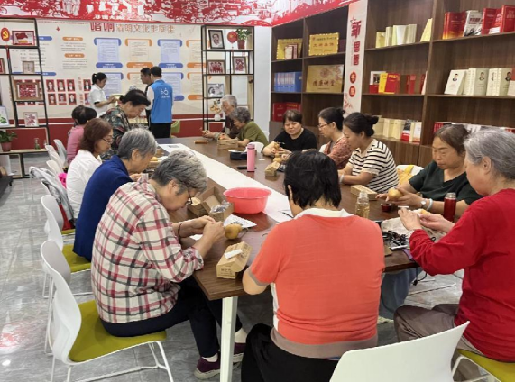 太原万柏林区兴华街道：体验非遗之美  零距离感受烙画魅力