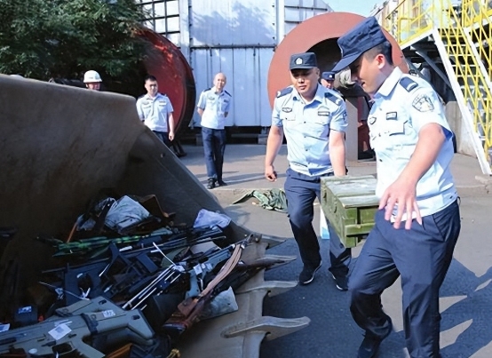 太原公安集中销毁非法枪爆物品