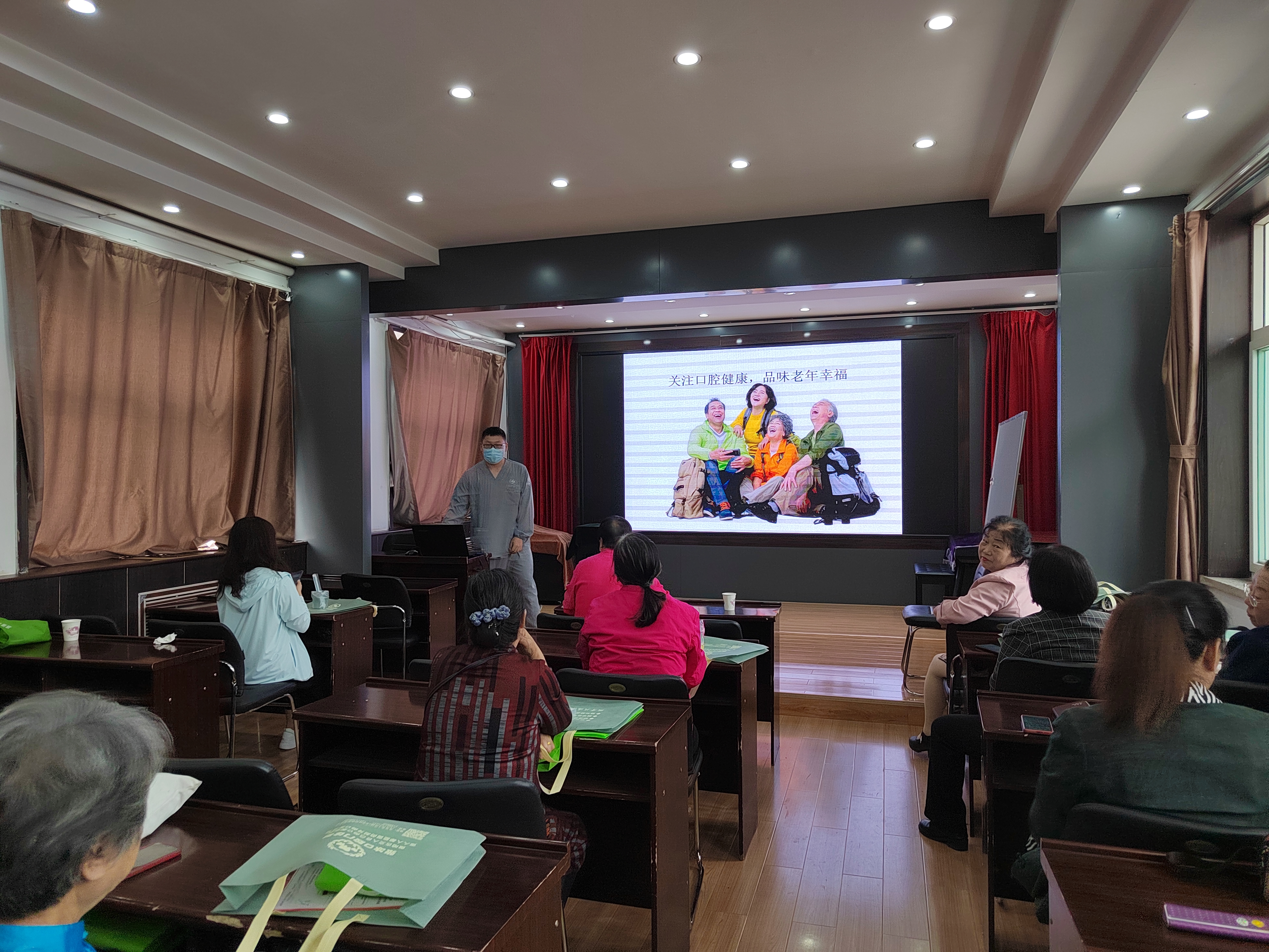 太原古交市：爱牙日  守护老干部口腔健康