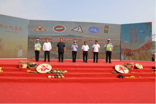 临汾公安交警支队交通文明创建融入乡村振兴文化建设主题活动，走进洪洞县淹底乡杨岳村