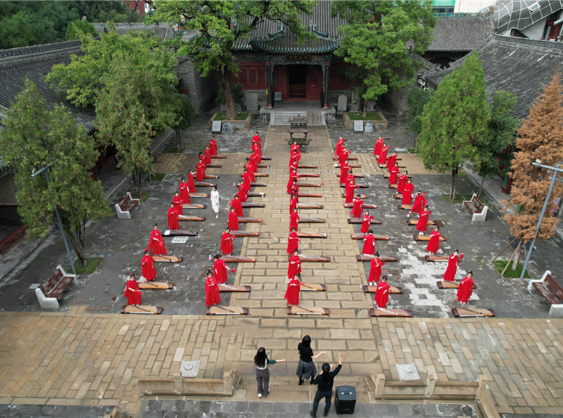 古筝演奏《我和我的祖国》献礼祖国74周年庆