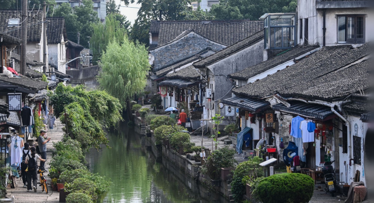 【央视快评】始终干在实处 走在前列 勇立潮头