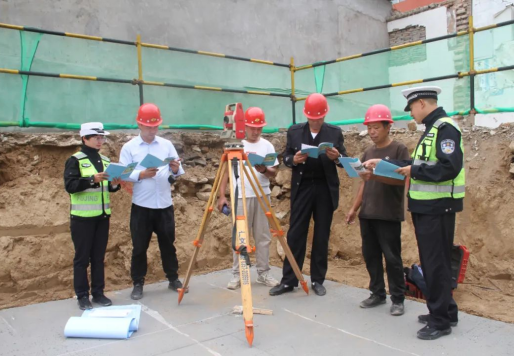 临汾公安交警针对进城务工人员开展交通安全宣传教育活动