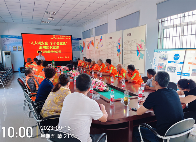 临汾侯马市环卫路灯中心开展“干干净净”迎双节环境卫生整治活动