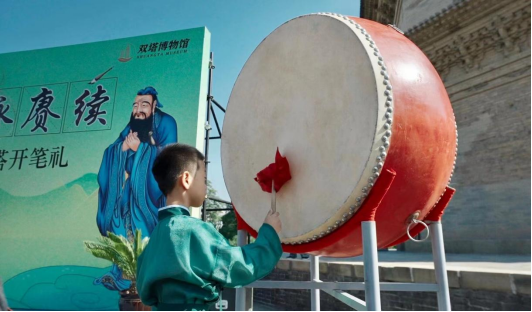 太原迎泽区：开笔启智，双塔下的这场“开笔礼”仪式感满满