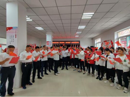 太原万柏林区窊流社区：迎国庆，贺中秋，民族花键舞出节日风采