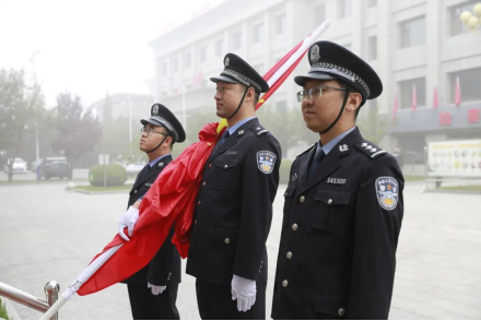 长治潞城区人民检察院举行升旗仪式