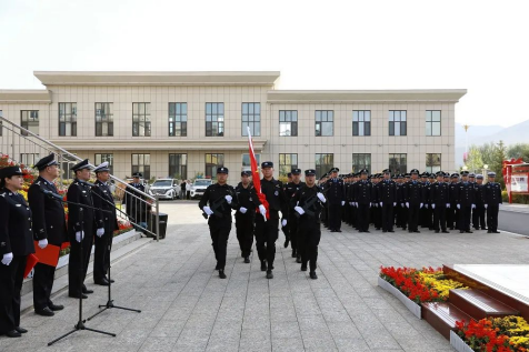 忻州五寨县公安局隆重举行“迎国庆升国旗”活动