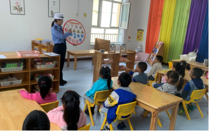 临汾公安交警开展“一老一小” 交通安全宣传进校园活动​