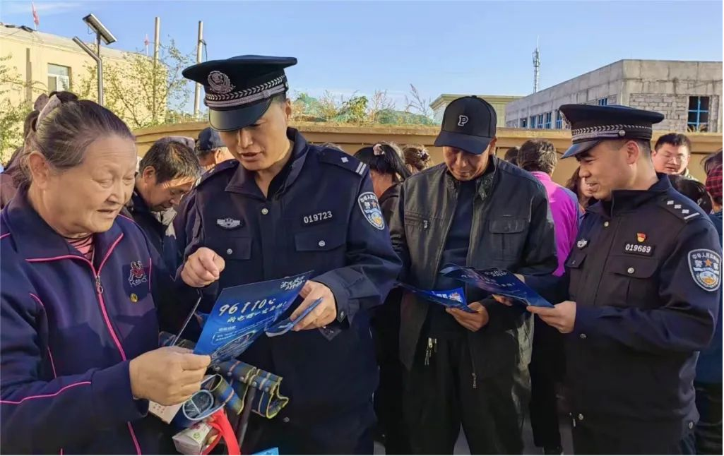 反诈宣传进社区  筑牢安全“防护网”