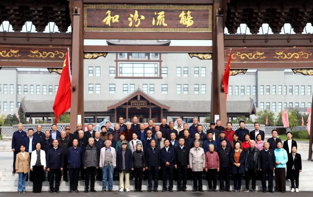 吕梁组织老干部开展参观考察活动