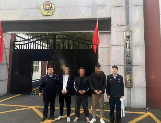 长治襄垣：张贴涉黄小广告，3人被抓！