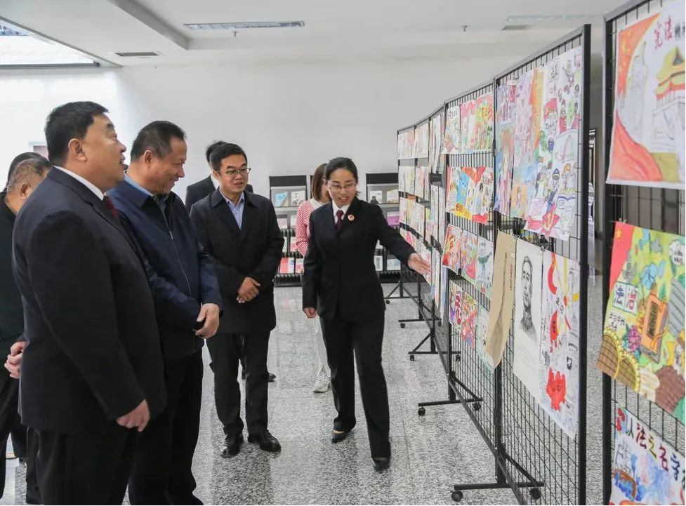 长治襄垣县人大常委会就县检察院未成年人检察工作进行调研