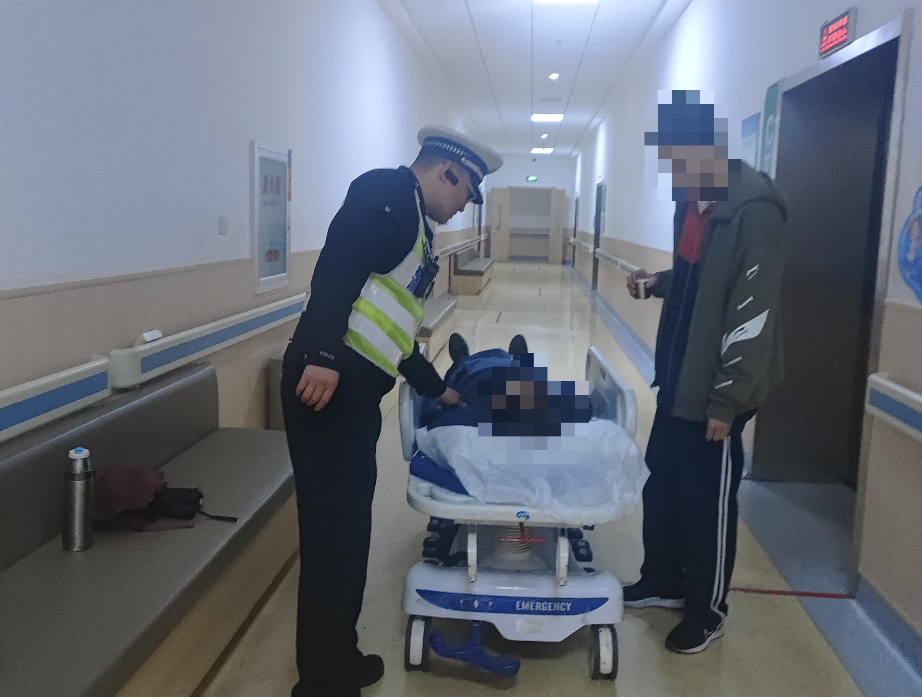 山西介休公安交巡警：危急时刻“警”急救助