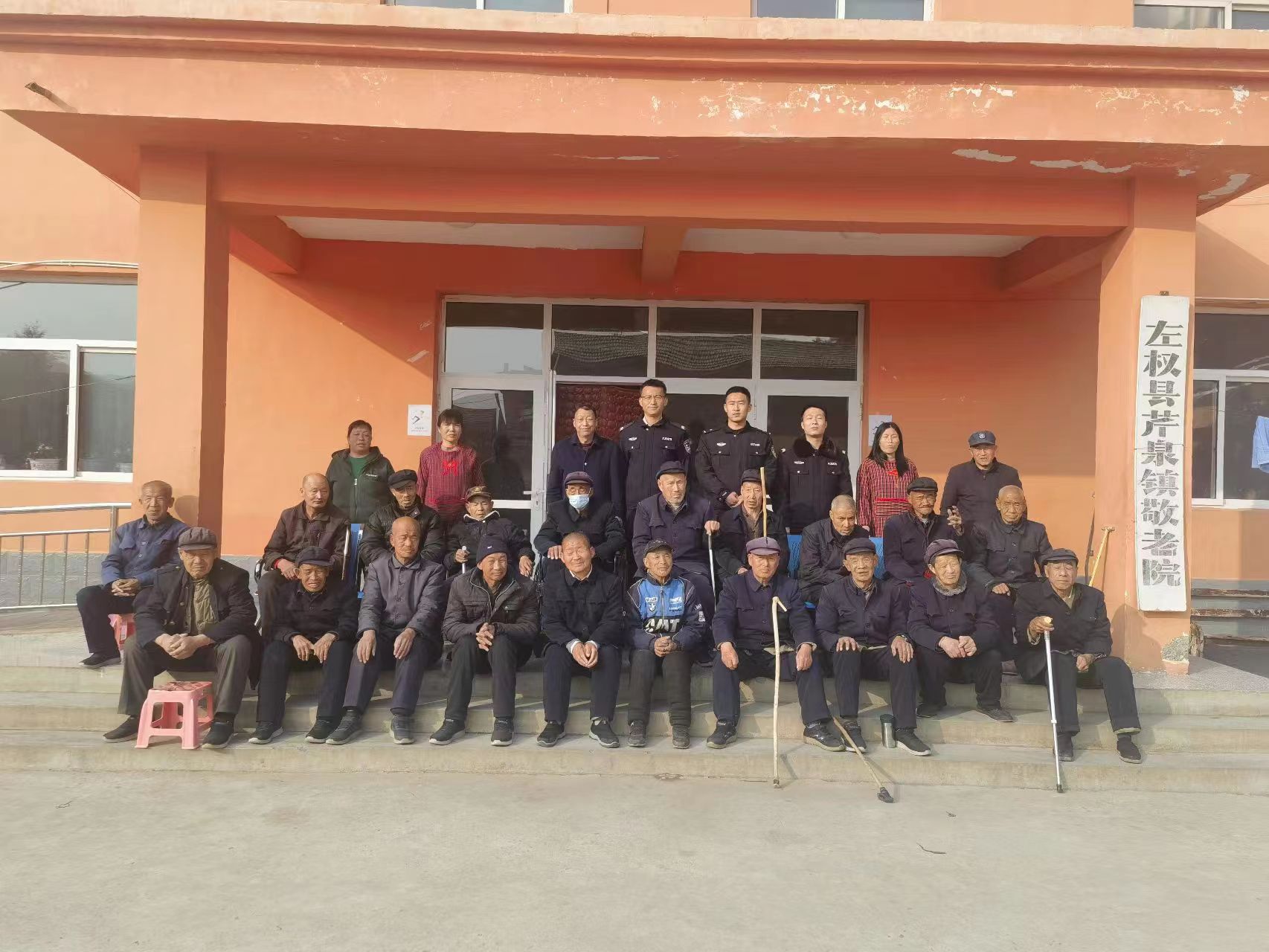 山西左权县公安芹泉所：关爱孤寡老人  情暖重阳佳节