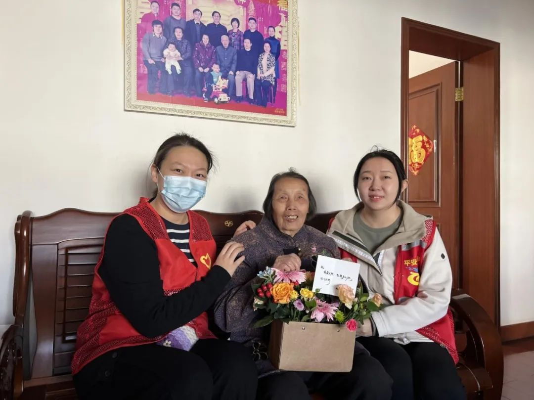 太原迎泽区：欢声笑语庆重阳，其乐融融显关怀