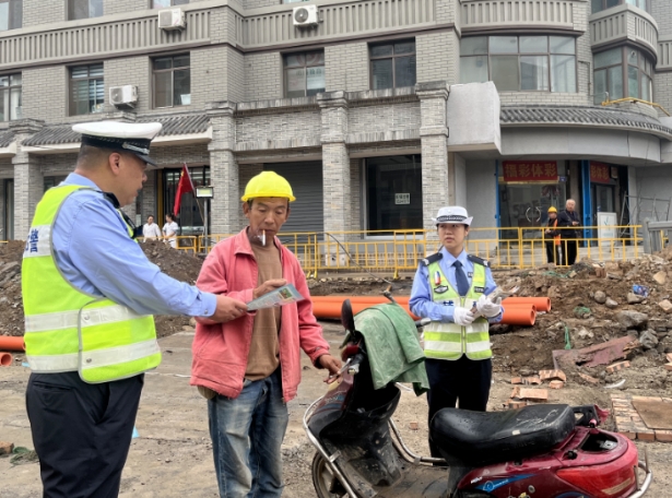 临汾公安交警支队直属二大队走进辖区施工企业开展交通安全宣传教育活动