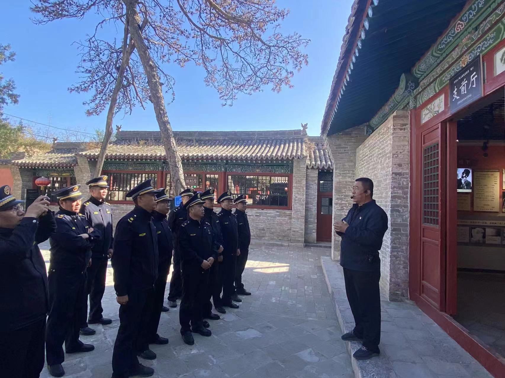 太原市城管执法队组织参观“廉润并州”廉政主题教育展