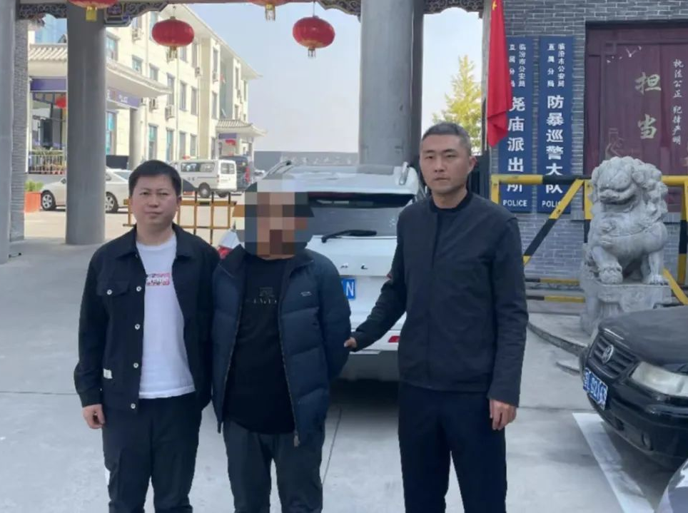 不给钱就曝光？一篇网帖“撕开”假记者真面目