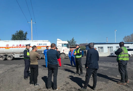 绷紧“安全弦” 拧紧“安全阀”—— 临汾公安交警走进辖区危化品运输企业开展警示教