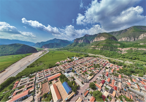 古村走出“国际范儿”——喜看艺术推动乡村振兴的“许村样本”