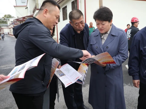 太原尖草坪区：刘锦春开展农村人居环境整治、老旧小区改造专题调研