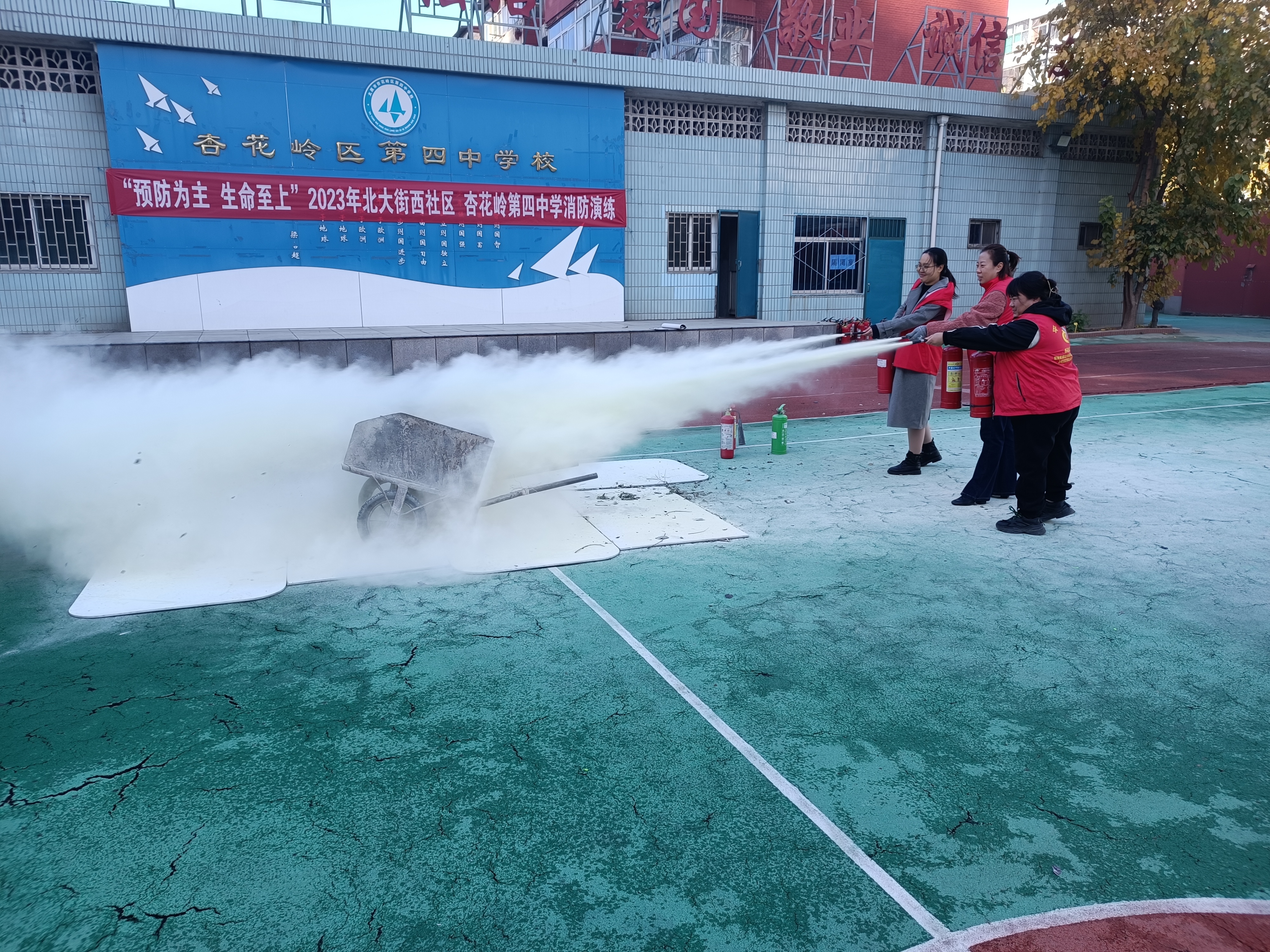 太原杏花岭区巨轮街道：消防演练进校园  筑牢安全防线“防火墙”