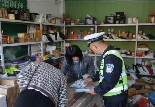 临汾公安交警走进快递公司 “双十一”前话安全