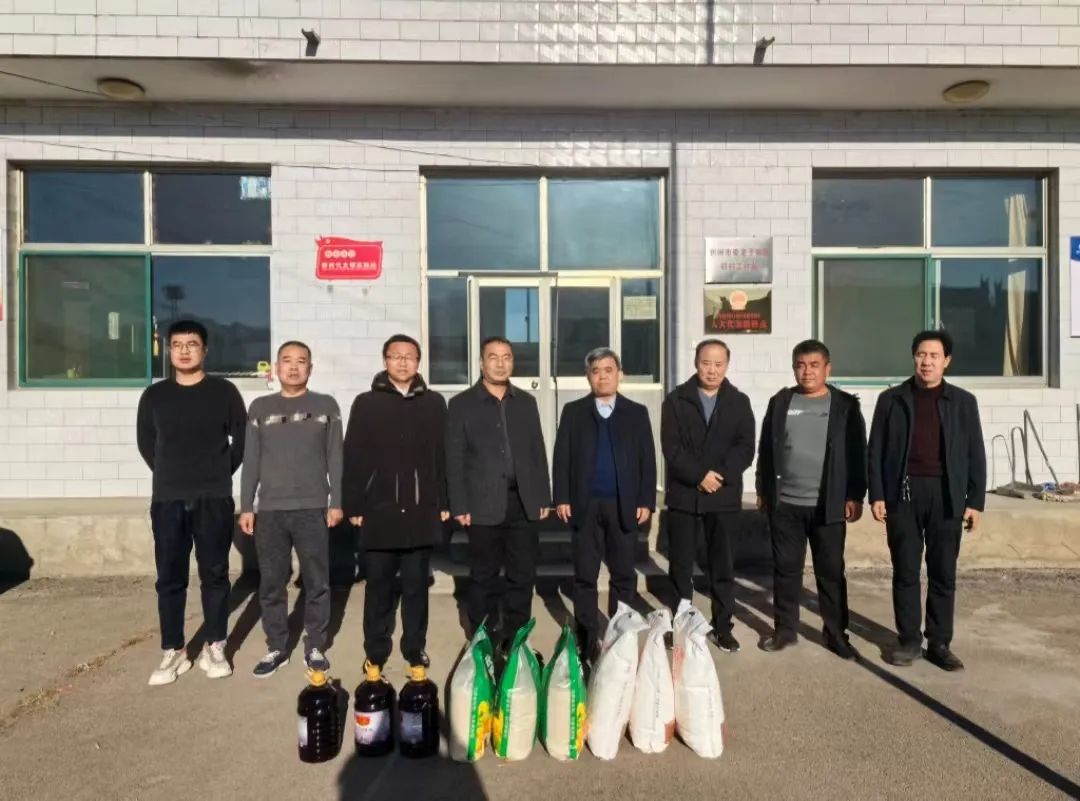 忻州市委组织部副部长、老干部局局长乔震宇入村进点走访调研