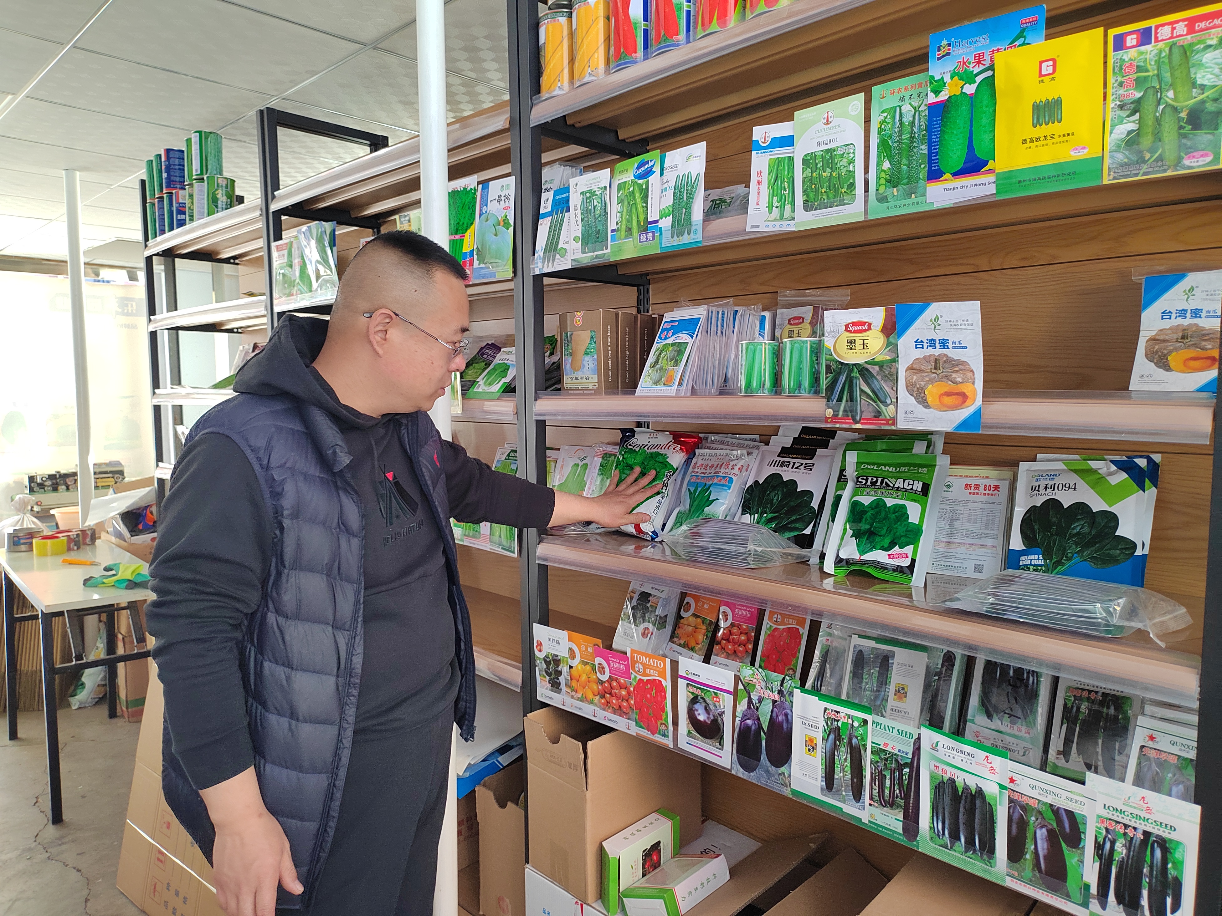 太原晋源区万水农资市场：种子备货充足