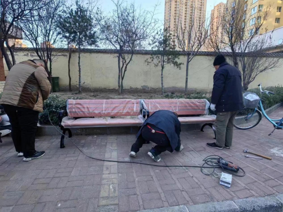 太原万柏林区和平街道：安装休闲座椅，居民“坐”享幸福时光