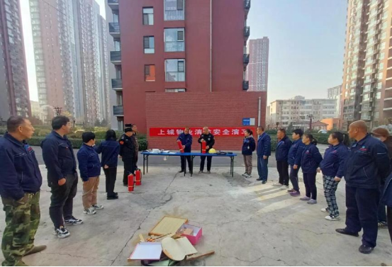 太原万柏林区兴华街道建机巷社区开展消防应急演练