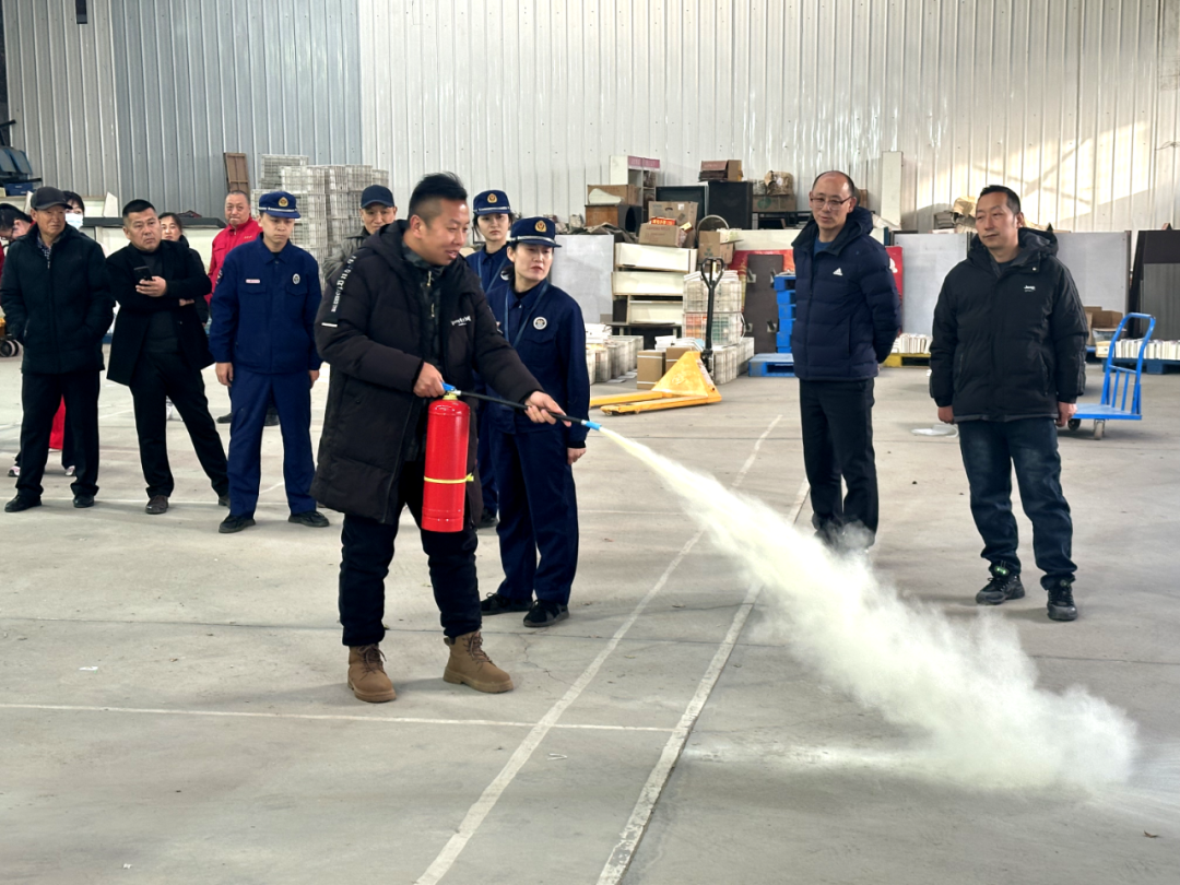 以“演”筑防  防患未“燃”——太原尖草坪区开展印刷企业消防演练培训活动